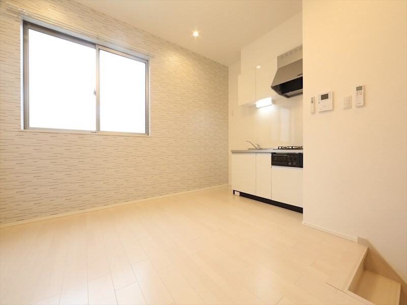 物件内観写真24　(ＬＤＫ8帖　洋室3.7帖　階段上段ロフト5.7帖　同型写真)