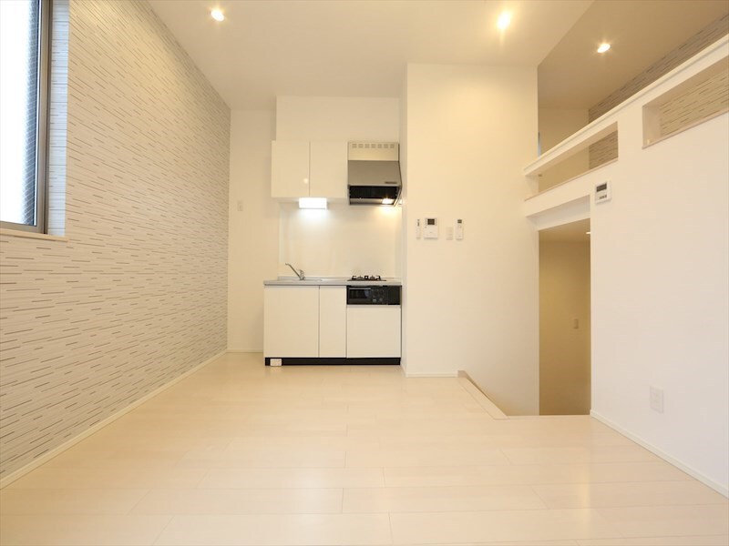 物件内観写真27　(ＬＤＫ8帖　洋室3.7帖　階段上段ロフト5.7帖　同型写真)