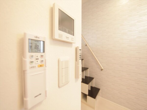 セキュリティ(ＴＶモニター付インターホン　同型写真)