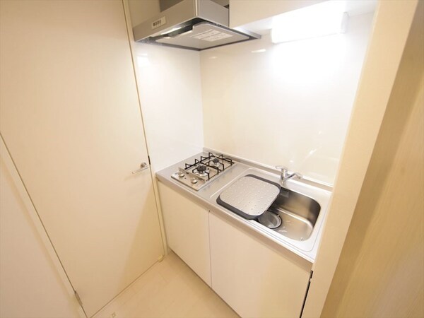キッチン(システムキッチン（ガス2口コンロ付）同型写真)