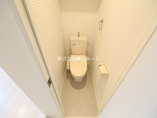 トイレ(温水洗浄暖房便座付トイレ　同型写真)