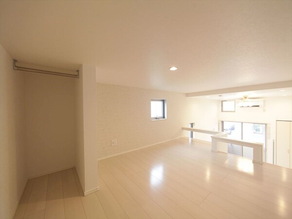 その他部屋・スペース(ロフト5.4帖（収納にも寝室にも使えます）　同仕様写真)