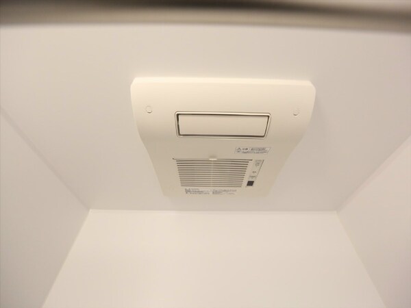 その他設備(浴室暖房乾燥機　24時間換気機能付バスルーム　同型写真)