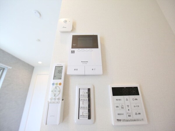 セキュリティ(ＴＶモニター付インターホン　同仕様写真)