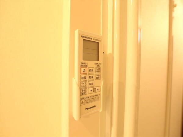 その他設備(浴室暖房乾燥機付き　同仕様写真)