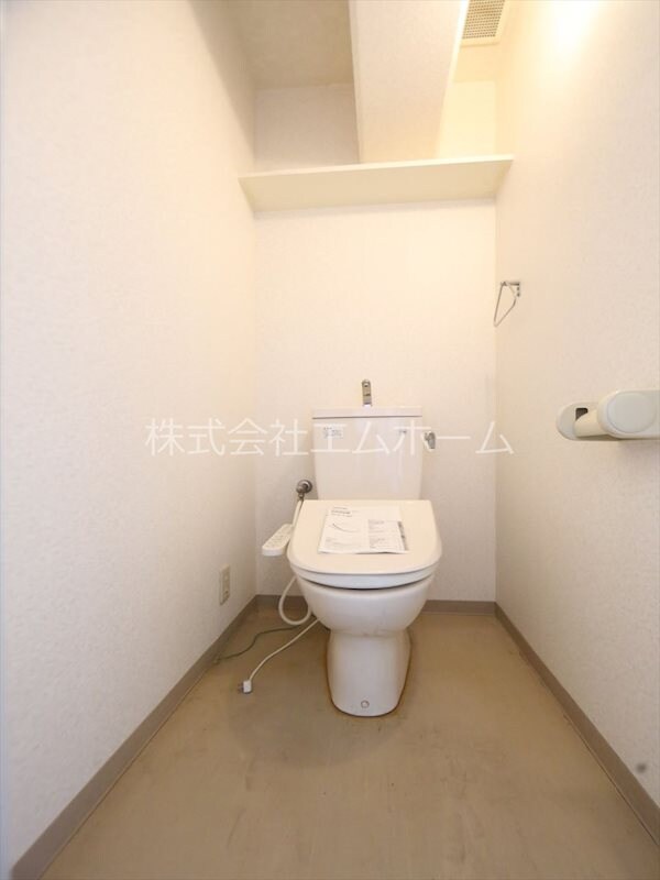 物件内観写真5　(温水洗浄暖房便座付トイレ（お風呂トイレ別）)