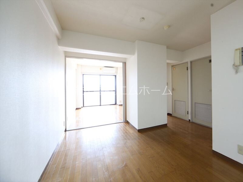 物件内観写真18　(ＤＫ7.5帖　洋室6.3帖とつなげても仕切っても使えます)