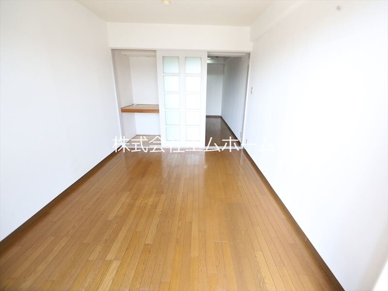 物件内観写真29　(洋室6.3帖　ＤＫ7.5帖とつなげても仕切っても使えます)