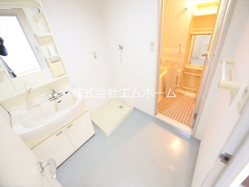 物件内観写真35　(脱衣所　独立洗面台（シャンプードレッサー）)