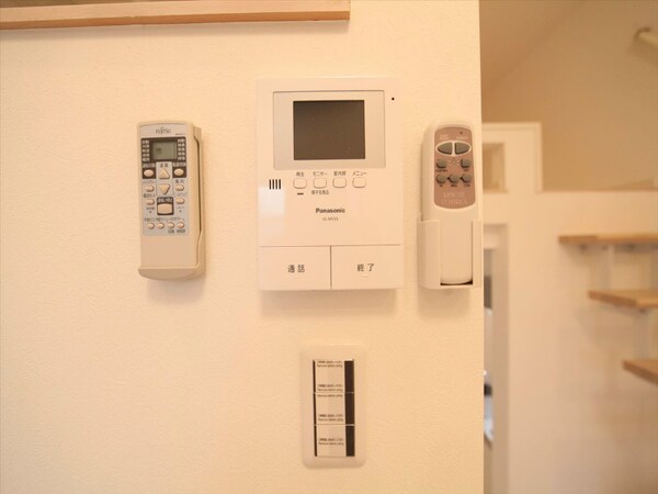 セキュリティ(ＴＶモニター付インターホン　同型写真)