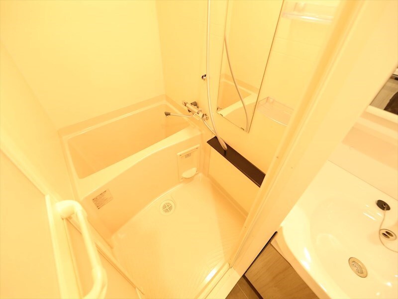 物件内観写真4　(バスルーム　浴室暖房乾燥機付き)