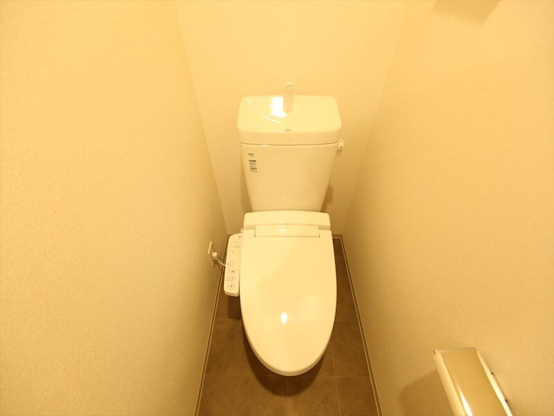 物件内観写真5　(温水洗浄暖房便座付トイレ)