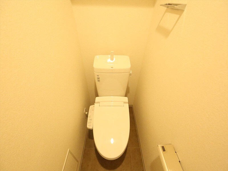 物件内観写真5　(温水洗浄暖房便座付トイレ)