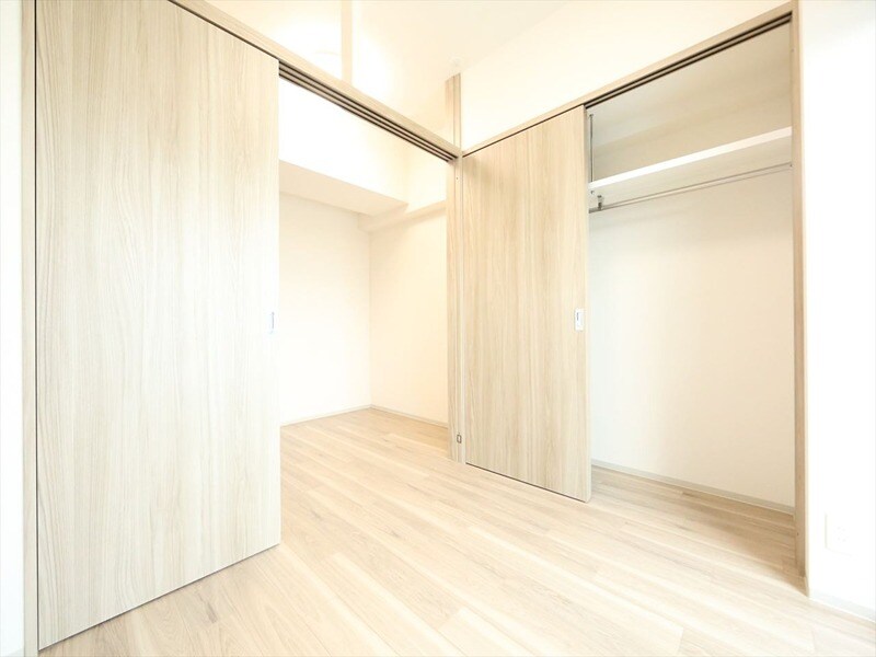 物件内観写真6　(クローゼット（収納充実してます）)