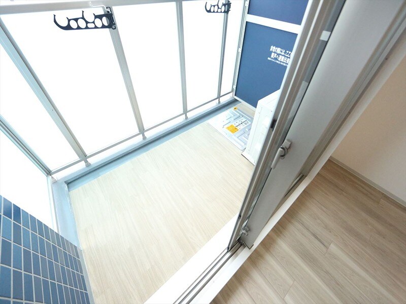 物件内観写真10　(洋室3.5帖　クローゼット付　エアコン完備　バルコニー)