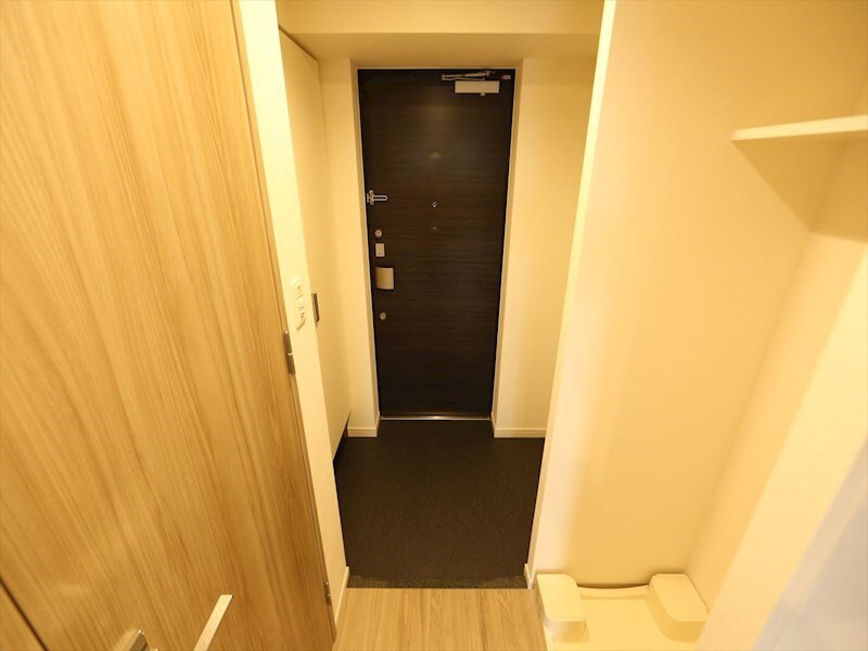 物件内観写真18　(玄関　シューズボックス付（収納充実してます）)