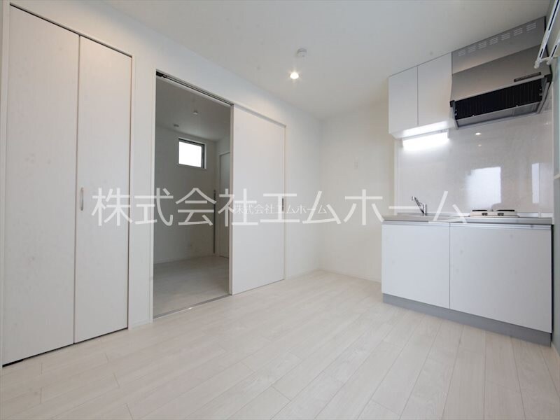 物件内観写真2　(ＤＫ6.4帖　洋室3.7帖とつなげても使えます　同型写真)