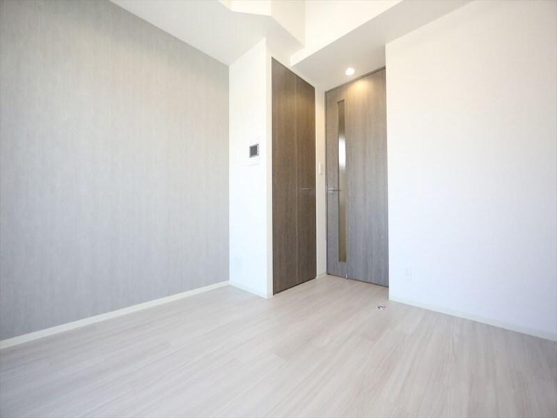 物件内観写真2　(洋室6帖　クローゼット付（収納充実してます）)