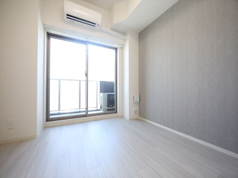 物件内観写真14　(洋室6帖　エアコン完備　バルコニー)