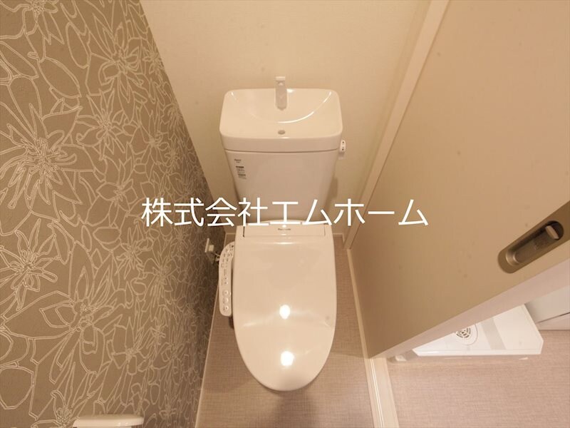 物件内観写真6　(温水洗浄暖房便座付トイレ　同型写真)