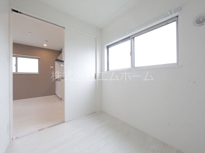 物件内観写真9　(洋室3.3帖　ＤＫ6.3帖とつなげても使えます　同型写真)