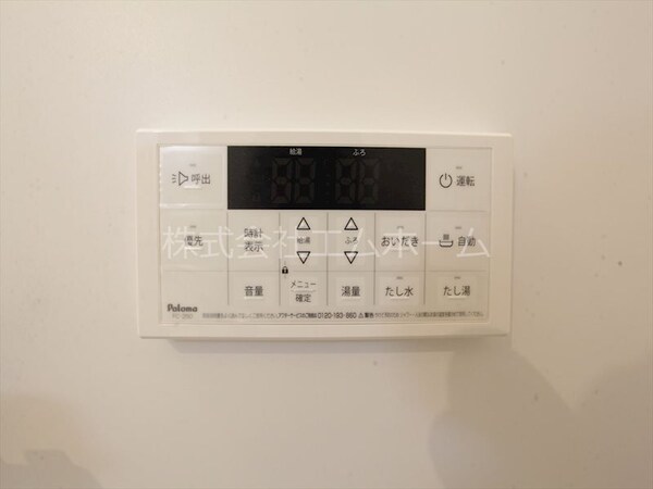 その他設備(追い焚き　オートバス機能付給湯設備　同型写真)