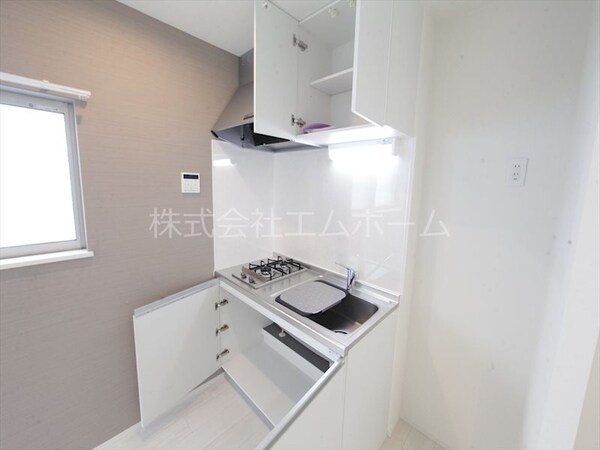 キッチン(システムキッチン（ガス2口コンロ付）同型写真)
