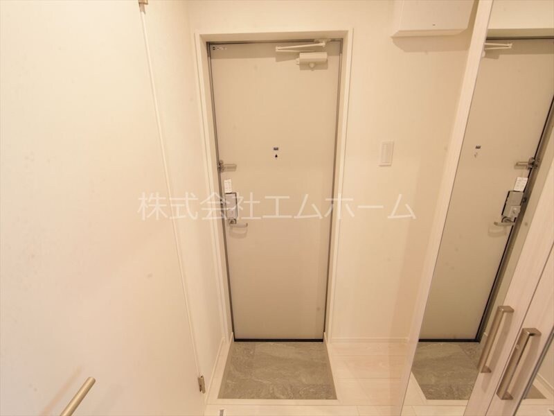 物件内観写真24　(玄関　シューズボックス（収納充実してます）同型写真)