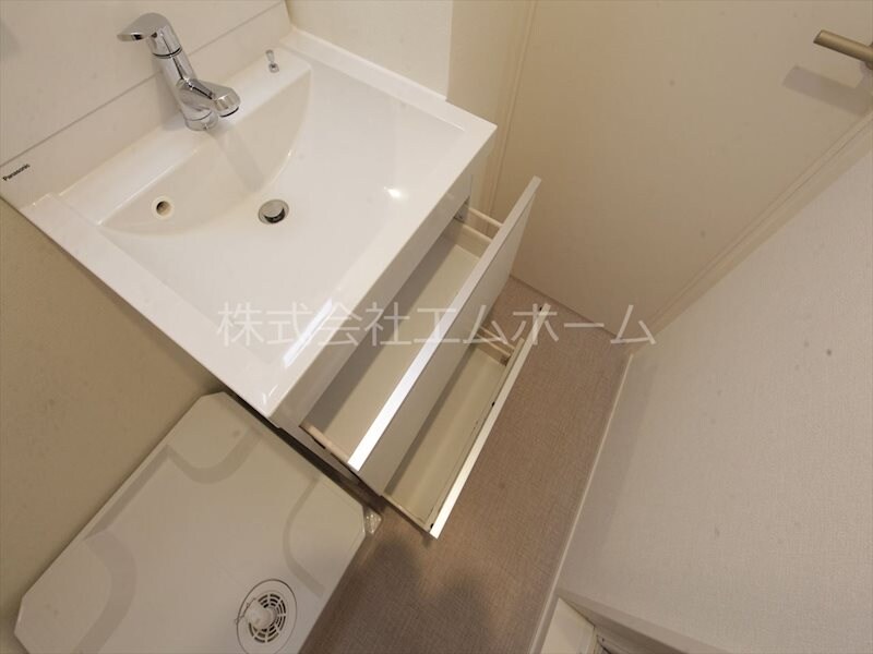 物件内観写真29　(脱衣所　独立洗面台（シャンプードレッサー付）同型写真)