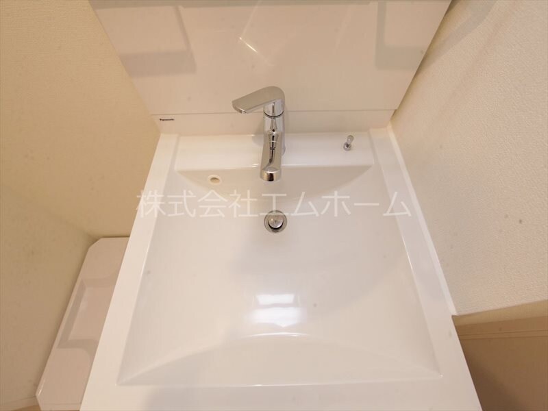 物件内観写真34　(脱衣所　独立洗面台（シャンプードレッサー付）同型写真)