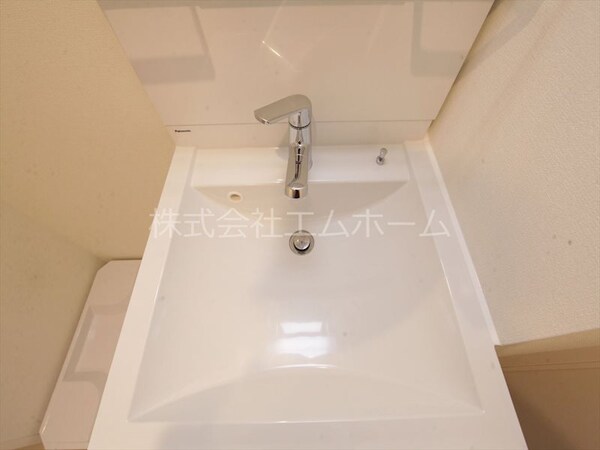 洗面所(脱衣所　独立洗面台（シャンプードレッサー付）同型写真)