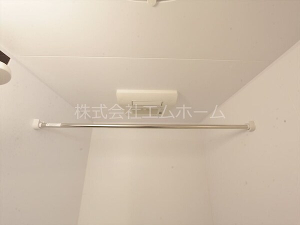 その他設備(浴室暖房乾燥機付　24時間換気機能付バスルーム　同型写真)