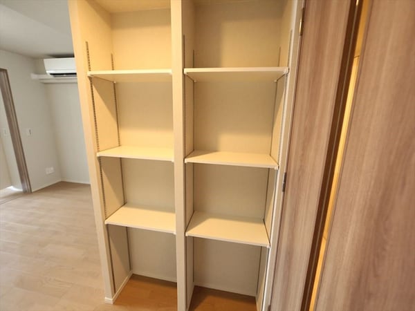 収納(キッチン横に棚有り（収納充実してます）)