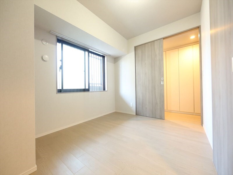 物件内観写真26　(洋室6帖　ウォークインクローゼット付（収納充実してます）)