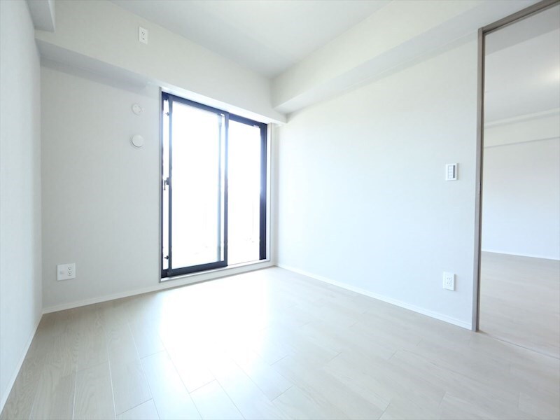 物件内観写真29　(洋室5.6帖　クローゼット付（収納充実してます）)