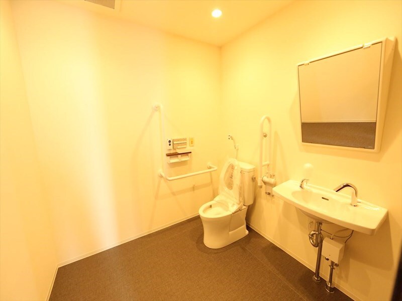 物件内観写真35　(エントランスに共用トイレ有り)