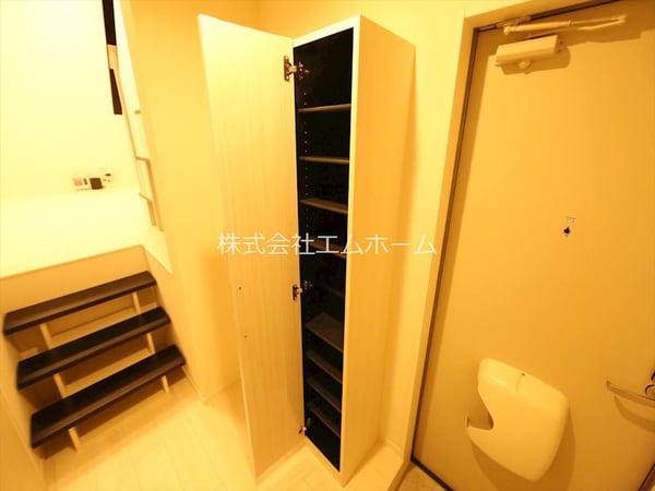 玄関(玄関　シューズボックス付（収納充実してます）)