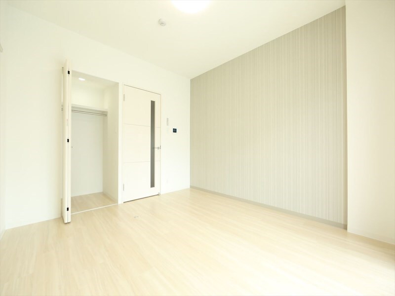 物件内観写真2　(洋室7.4帖　ウォークインクローゼット付（収納充実してます）)