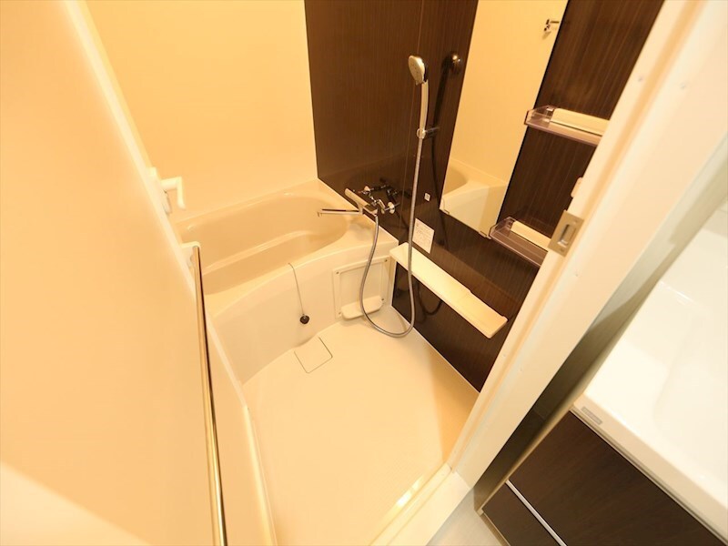 物件内観写真4　(バスルーム　浴室暖房乾燥機付き)