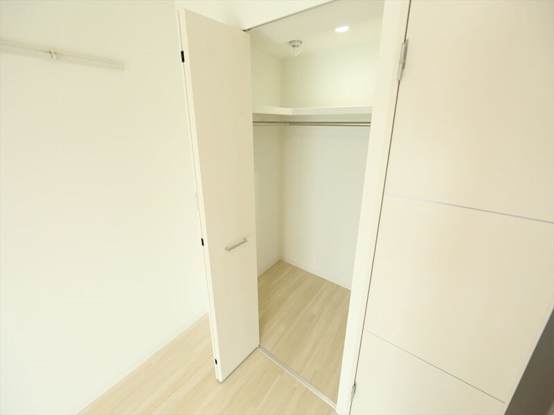 物件内観写真6　(ウォークインクローゼット（収納充実してます）)