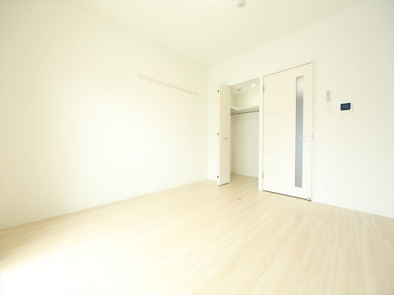 物件内観写真9　(洋室7.4帖　ウォークインクローゼット付（収納充実してます）)