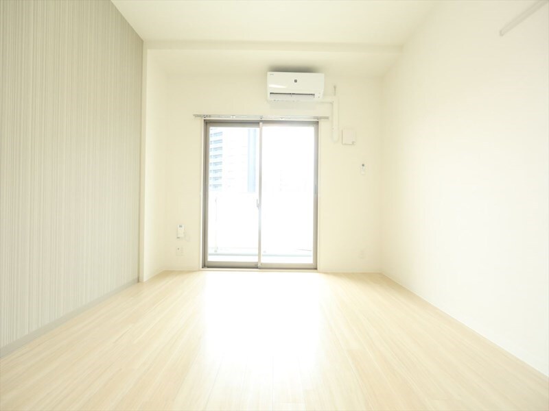 物件内観写真10　(洋室7.4帖　エアコン完備　バルコニー)