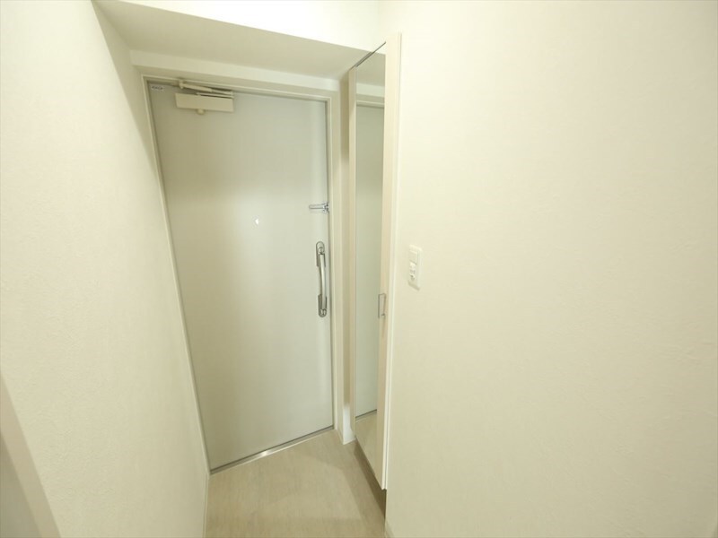 物件内観写真18　(玄関　シューズボックス付（収納充実してます）)