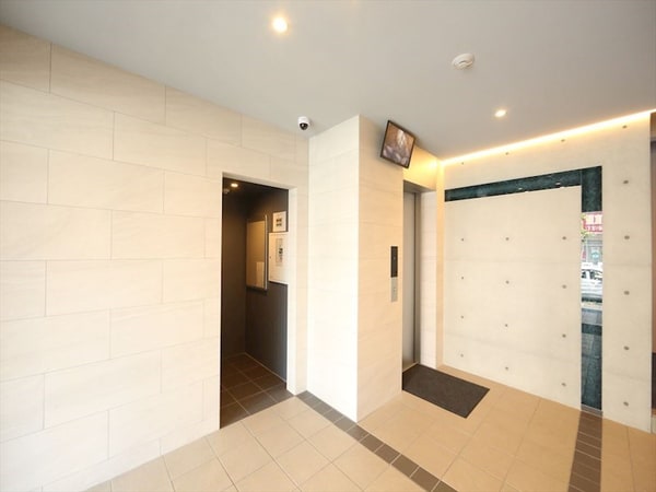 エントランス(エントランス　オートロック付　防犯カメラ有り)