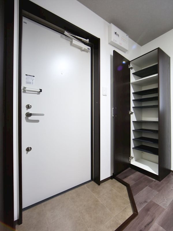 物件内観写真5　(玄関　シューズボックス)