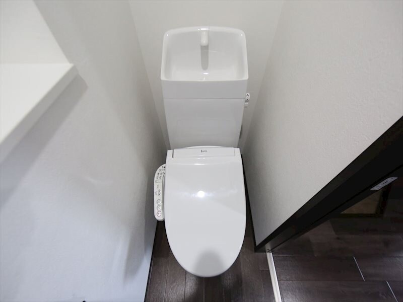 物件内観写真8　(温水洗浄暖房便座付トイレ)