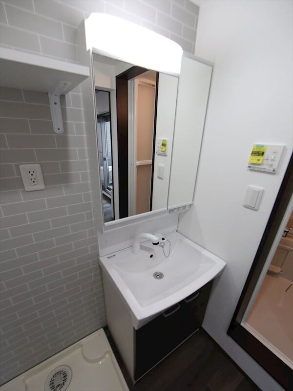 物件内観写真16　(脱衣所　シャンプードレッサー)