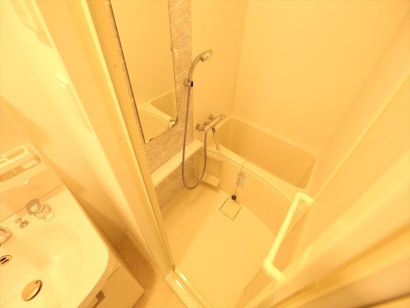 物件内観写真4　(バスルーム　浴室暖房乾燥機付き)