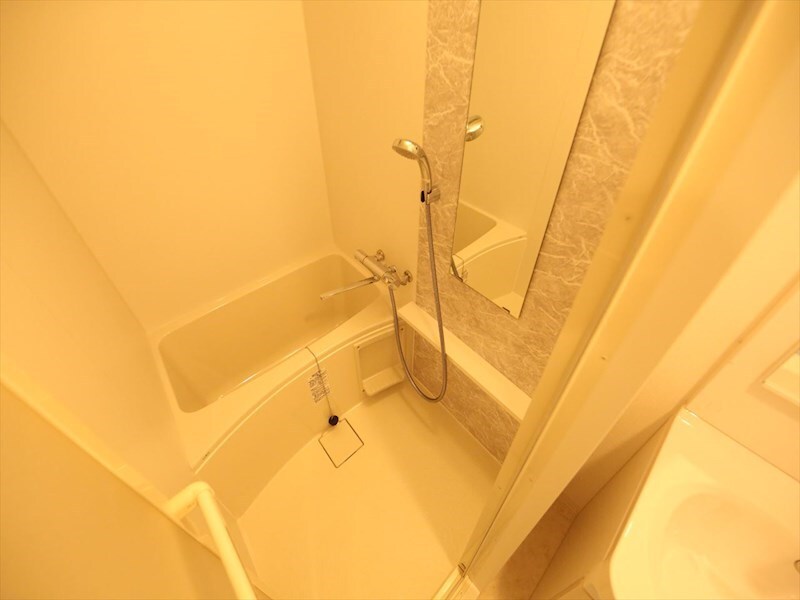 物件内観写真4　(バスルーム　浴室暖房乾燥機付き)