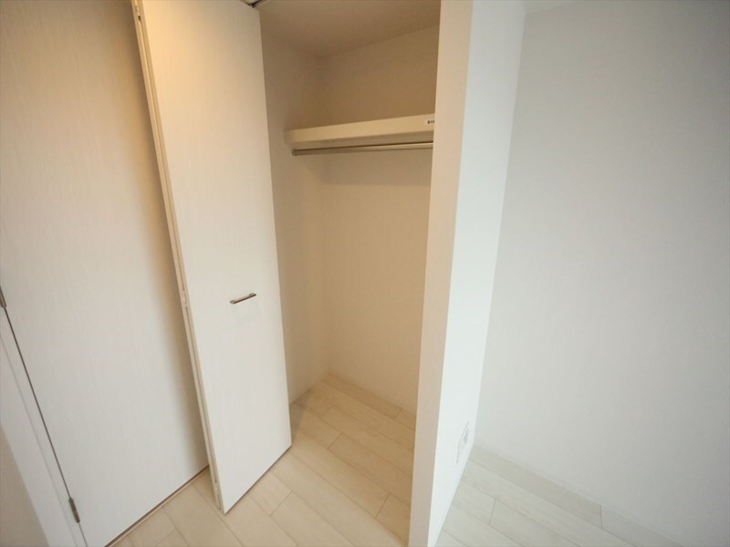 物件内観写真6　(クローゼット（収納充実してます）)